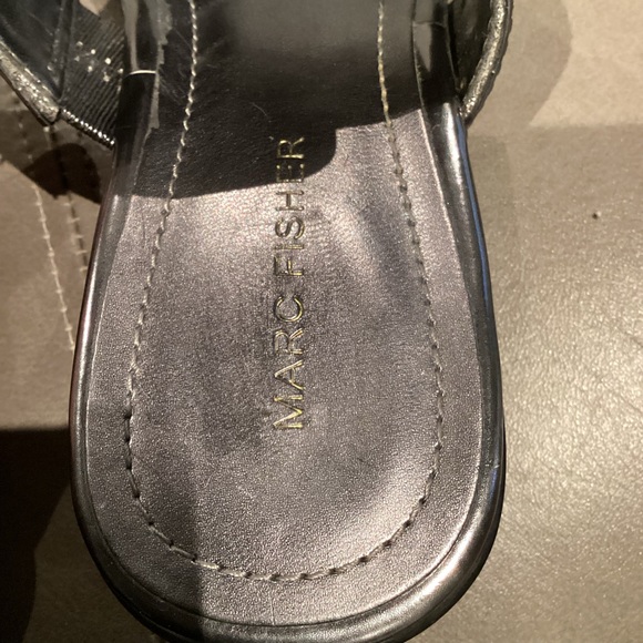 Marc Fisher Thong Sandals with Silver Glitter and Chain Detail Alynda EUC - Picture 7 of 8